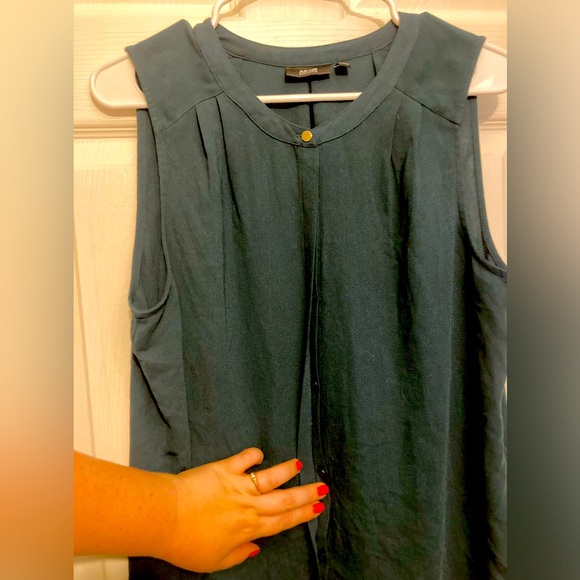 Dark green button down sleeveless blouse - Picture 3 of 4